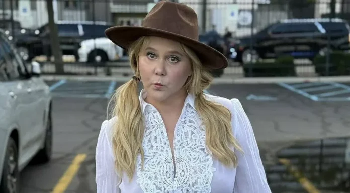 Amy Schumer Undergoes Spinal Surgery