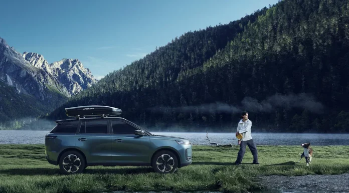 The Jetour and iCaur SUVs, the Jaecoo crossover, and the launch of Voyah and Hongqi at the GUM skating rink are the main events in the automotive world.