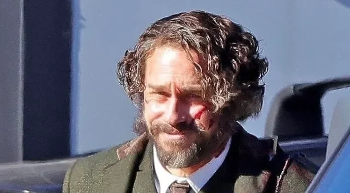 An unrecognizable Charlie Hunnam is spotted filming Ryan Murphy’s “Monsters” anthology.