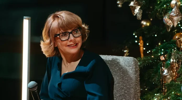 Literature, mobile modules, and the thinnest smartphones: a digest of tech news