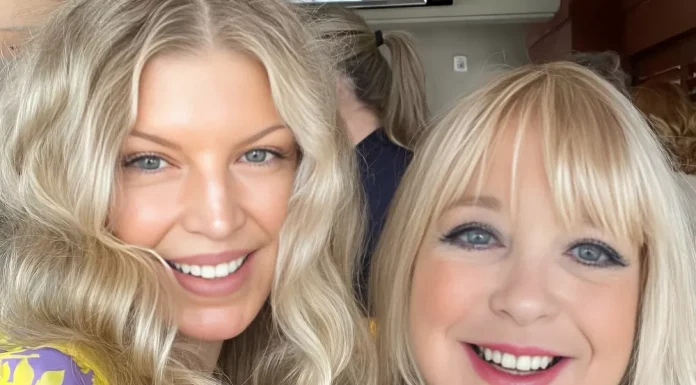 What does The Black Eyed Peas’ Fergie’s mom look like?