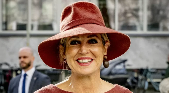 Queen Maxima attended a large-scale celebration in The Hague in a stylish outfit.