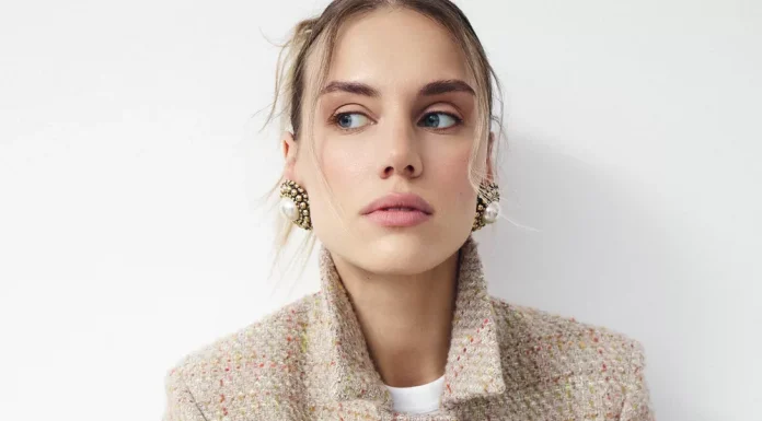 From the architecture of St. Petersburg to the dynamism of Moscow: lookbooks of new collections by Russian designers