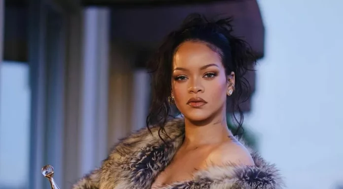 Rihanna became the first female artist to sell 200 million copies of her album.