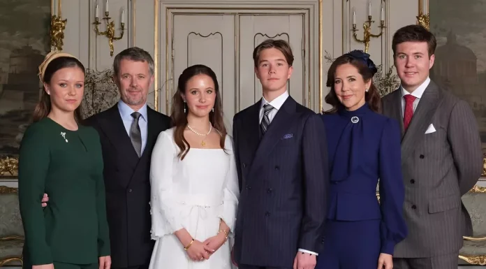 A new official portrait of the Danish royal family has appeared online.
